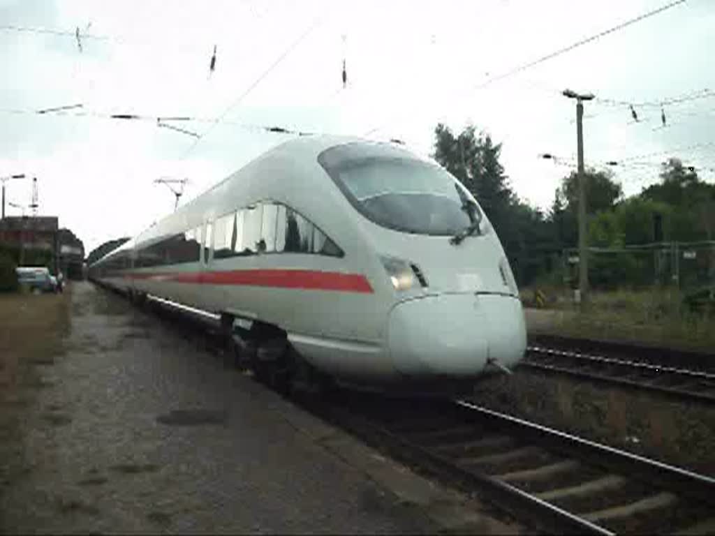 Der ICE 1213 nach Mnchen Hbf musste am 28.7.10 einen Signalhalt in Leipzig-Leutzsch einlegen. Hier ist die Abfahrt aus dem Bahnhof.