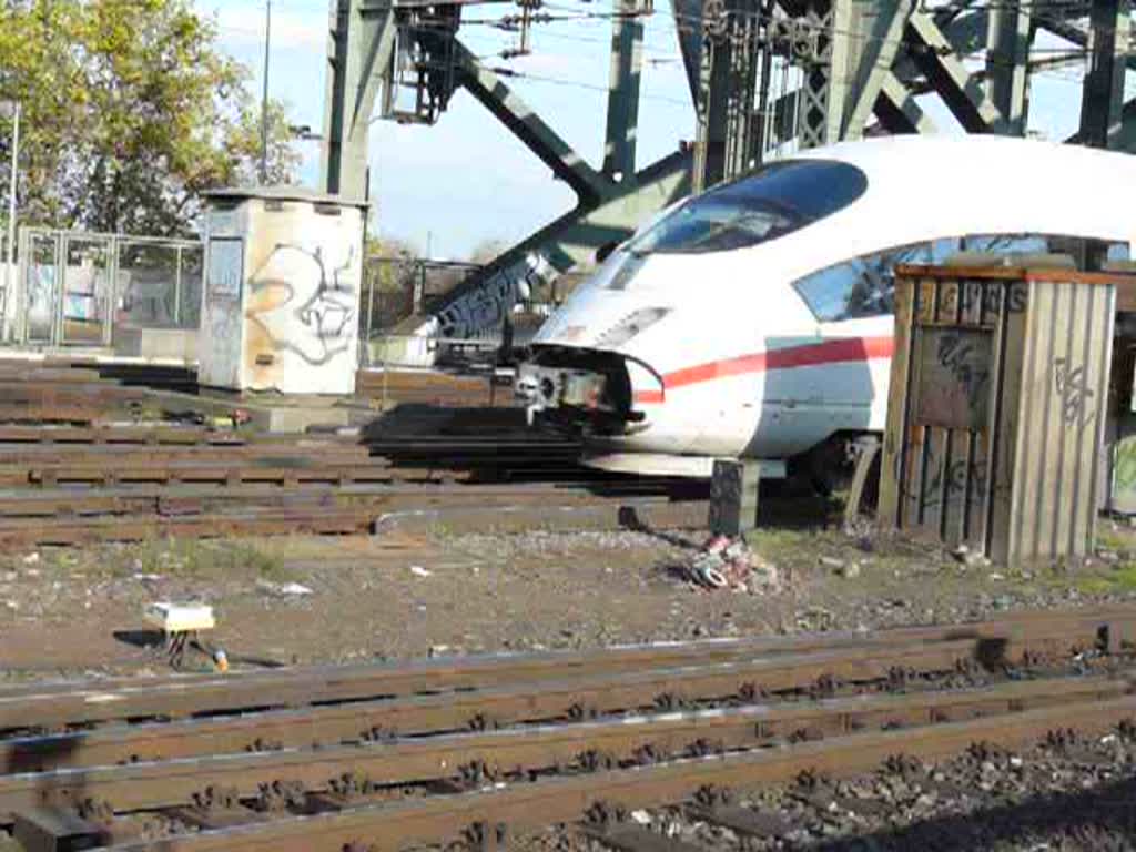 Der Ice 4604 verlsst die Hohenzollernbrcke und fhrt in den Bahnhof von Kln ein. 08.11.2008