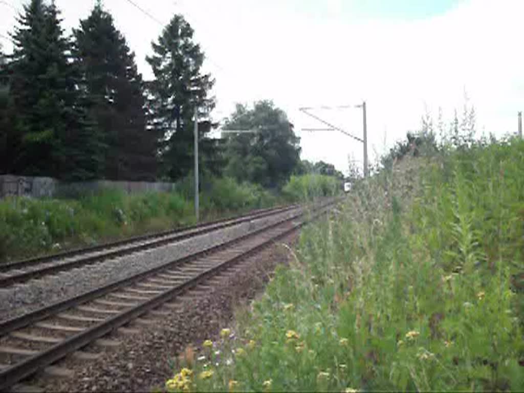 Der ICE  Salzburg  fuhr am 15.7.10 als ICE 1545 nach Dresden in Richtung Leipzig Hbf. Bahnbergang Leipzig-Miltitz.