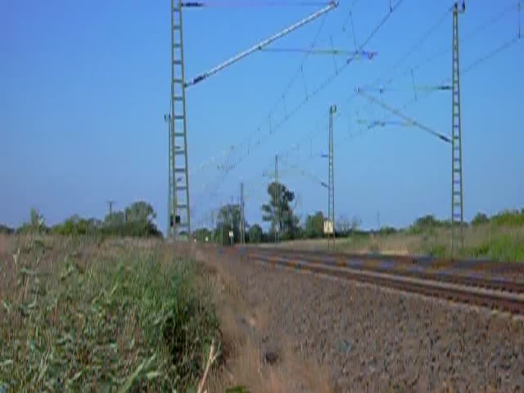 Der Interconnex von Berlin Hbf nach Leipzig Hbf durcheilt am 23.06.08 Grfenhainichen. Zuglok ist 146 522.