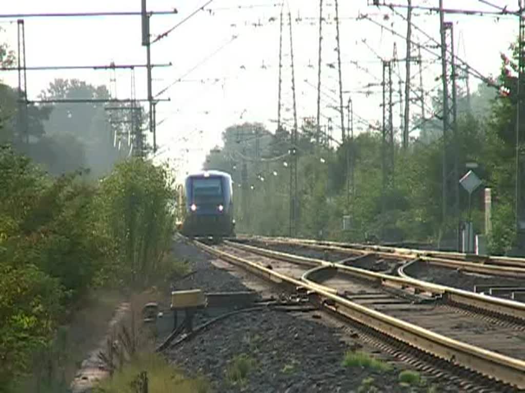 Der kleine TGV als Doppeltraktion aus Strasbourg nach Offenburg. Gefilmt am 30. Juli 2008 am Gleisdreieck Appenweier. Der Zug fhrt gleich am Gleis 9 ein. Der Richtungsanzeiger zeigt  F  fr Fernverkehr. (0:33 Minuten) 