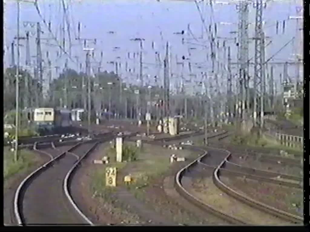 Der Nokia-Express (Akku-Triebwagen der Baureihe 515) 1994 in Wanne-Eickel Hbf.