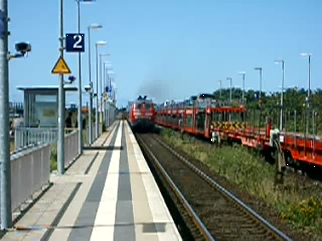 Der SyltShuttel der DB mit zwei 218 fhrt von Westerland nach Niebll.
der Zug durch fhrt grade den Bahnhof Keitum auf Sylt.

Sylt Sommer 2009