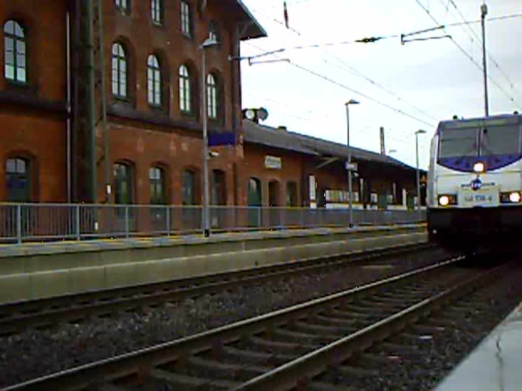 Der Taurus ist nicht die einzige Lok mit einer Tonleiter
ME 146 536-8 fhrt mit dem MEr nach Rotenburg (wmme) aus Scheeel aus