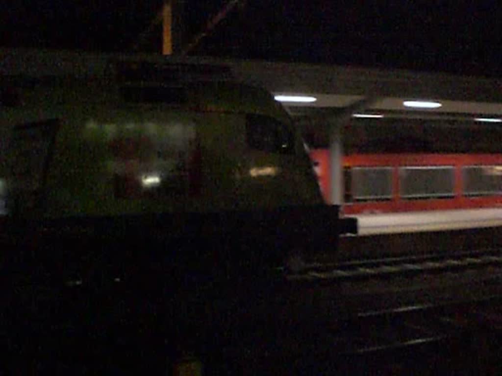Der Telekom-Austria Stier fhrt am 8.11.2008 mit dem EC 189 Val Gardena/Grdnertal von Mnchen nach Verona aus dem Innsbrucker Hbf aus.