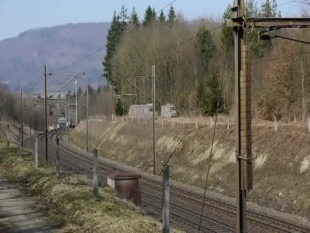 Der TGV auf der Fahrt nach Zrich zwischen  Aarau und Brugg. Ein eleganter Zug und der auch sehr leise ist. Film vom 7.3.2011.