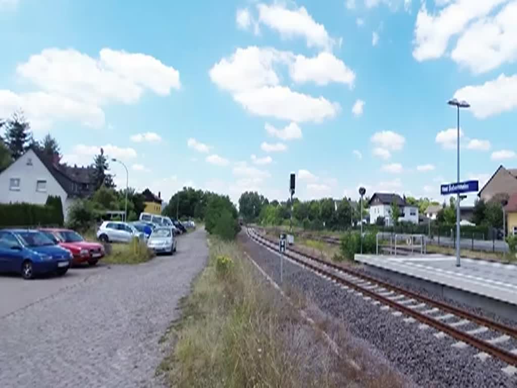 Deutschland, Rheinland-Pfalz, Bad Sobernheim, KBS 680. Die beiden Dieseltriebwagen 612 xxx und 612 121 fahren in den Bahnhof Bad Sobernheim ein. 03.07.2014