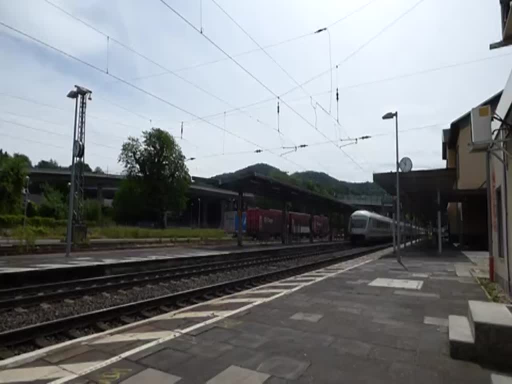 Die 101 060 der DB am Ende des IC in Richtung Köln , DEN 20.06.2015