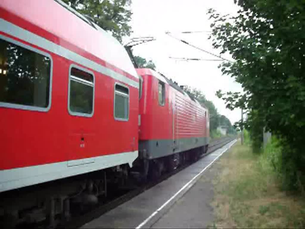 Die 143 002-4 verlie mit der RB 26728 Leipzig-Miltitz in Richtung Hauptbahnhof.