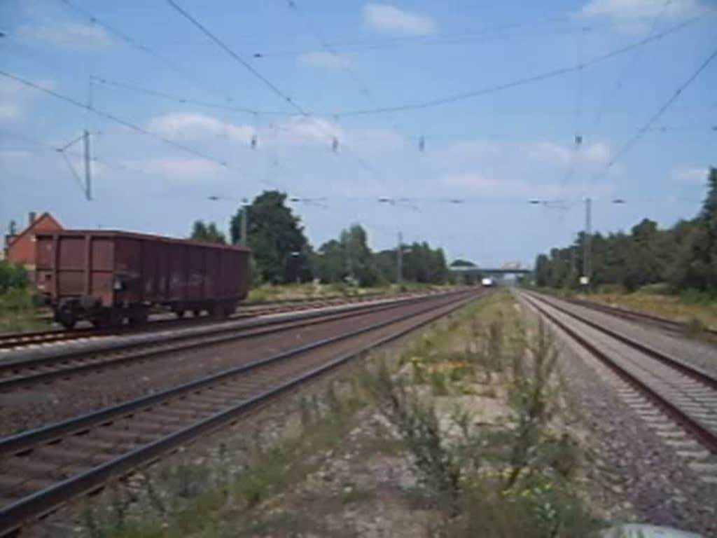 Die 146-08 von metronom fhrt am 20.7.07 in den Bahnhof Scheeel ein. Gru an den freundlichen Tf der mit Lichthupe zurck grte