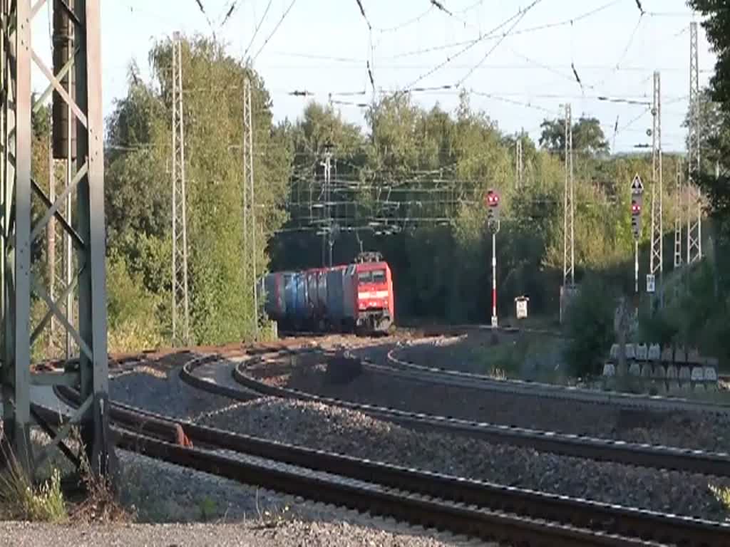 Die 152 165-7 mit Gterfracht am Haken,auf ihren Weg nach Aachen West.Hier bei der 
Durchfahrt in Eschweiler im September 2012.
