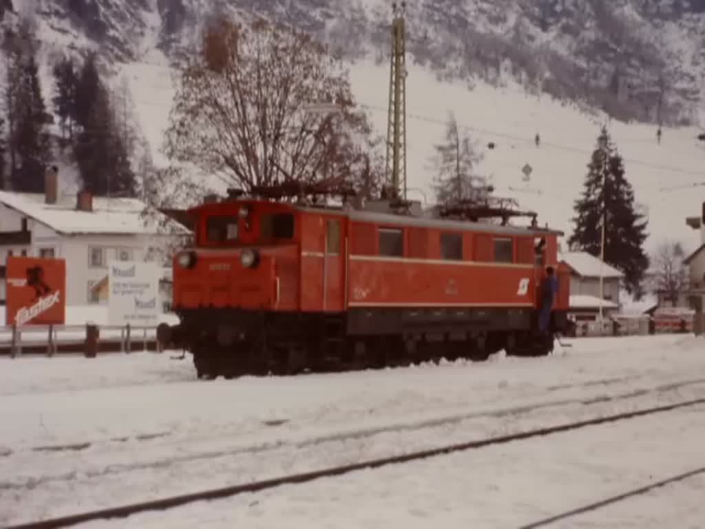 Die 1670.23 rangiert um 1980 in St. Anton am Arlberg. (Neu digitalisierte Fassung. Der bisher eingestellte Film wurde 1712 mal aufgerufen.)