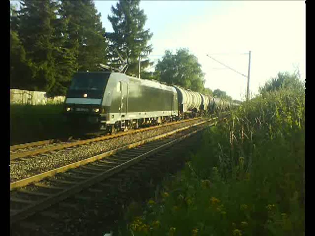 Die 185 572-5 ehemalig Rail4Chem fuhr am 21.7.10 mit Kesselwagen in Richtung Leipzig-Leutzsch.