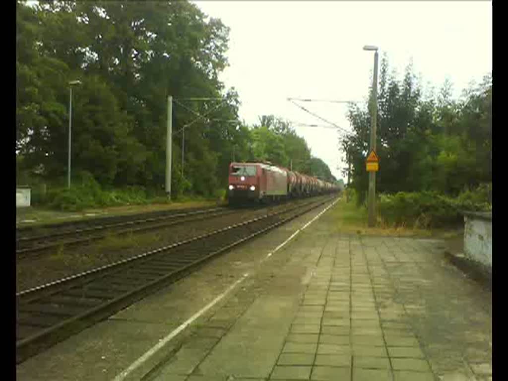 Die 189 800-6 der MTEG durchfuhr am 23.7.10 mit Kesselwagen Leipzig-Miltitz in Richtung Grokorbetha.
