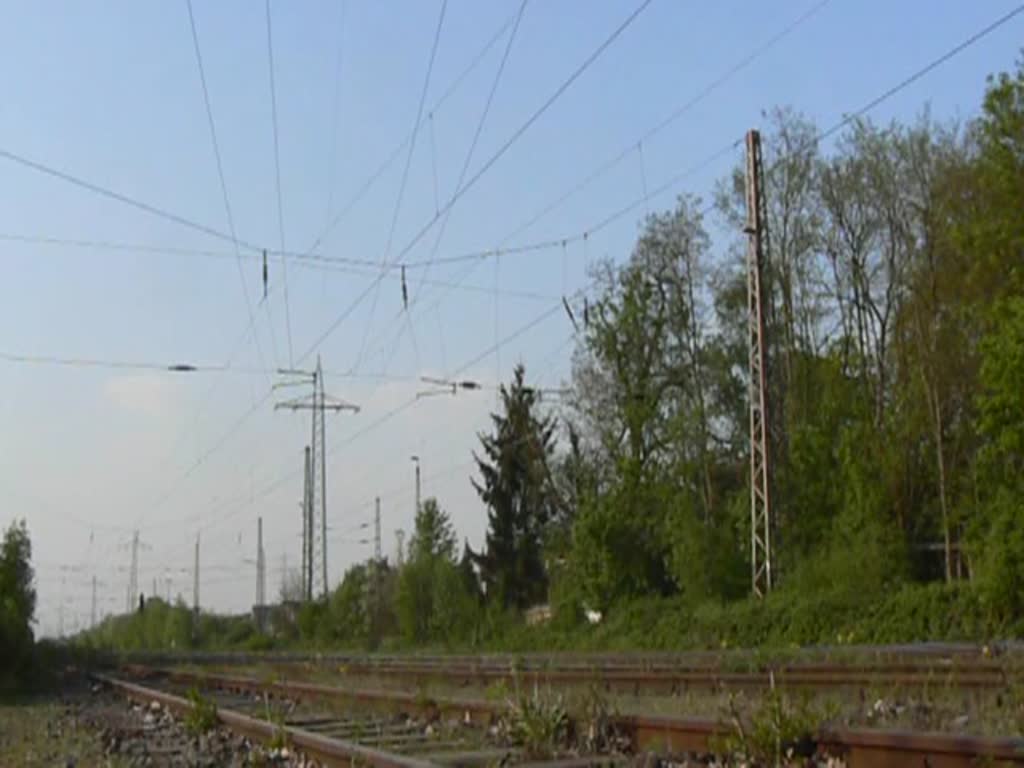 Die 232 654-4 zieht einen gemischten Gz durch Ratingen Lintorf am 20.04.2011