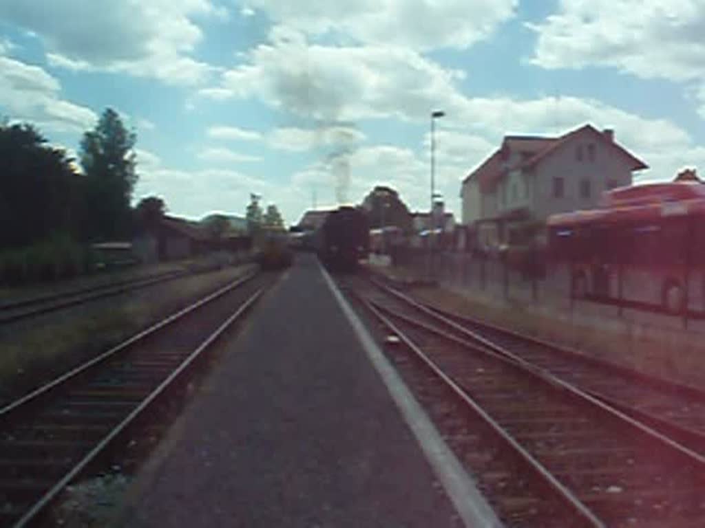 die 64 491 der DFS bei der Ausfahrt aus dem Ebser Bahnhof