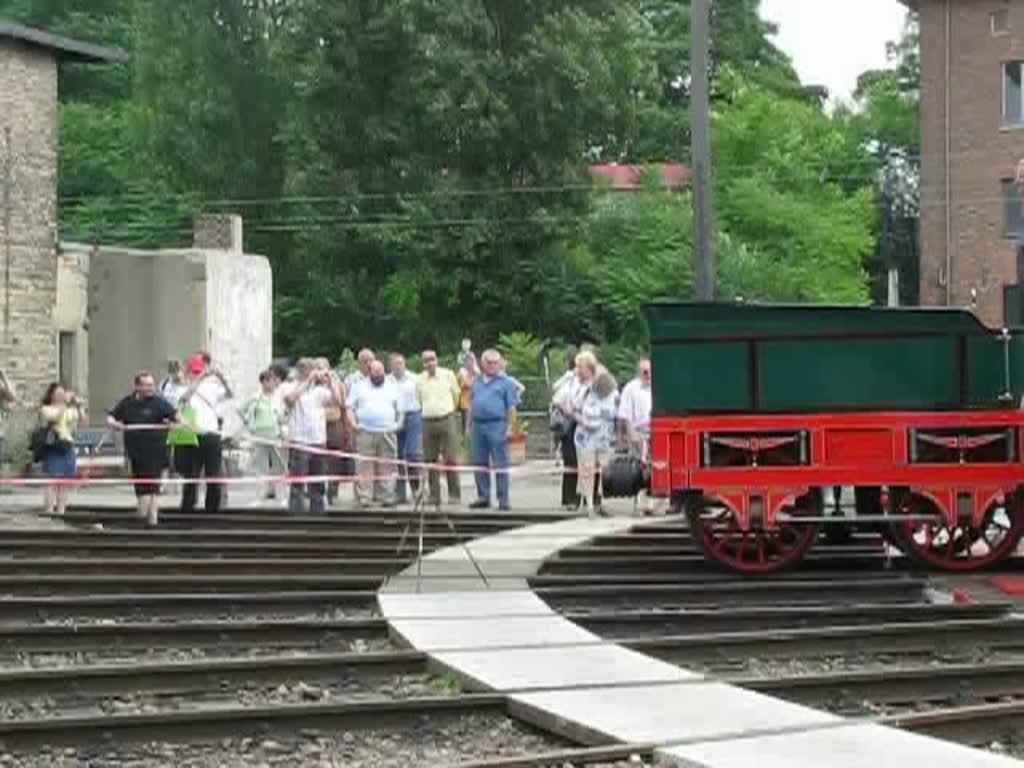 Die  ADLER  fhrt von der Drehscheibe zum Lokschuppen des Bw Halle P zurck 06.07.2008