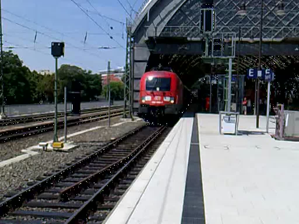 DIE BR 182 beim abkuppeln der IC waggons im Dresdner HBF
12.07.10