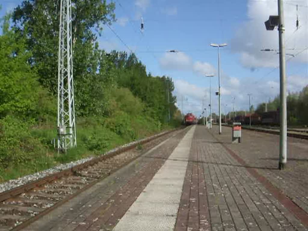 Die Dortmunder 110 236-7 mit DZ 2790 von Warnemnde nach Berlin-Lichtenberg bei der Durchfahrt im Bahnhof Rostock-Bramow.(26.05.10)
