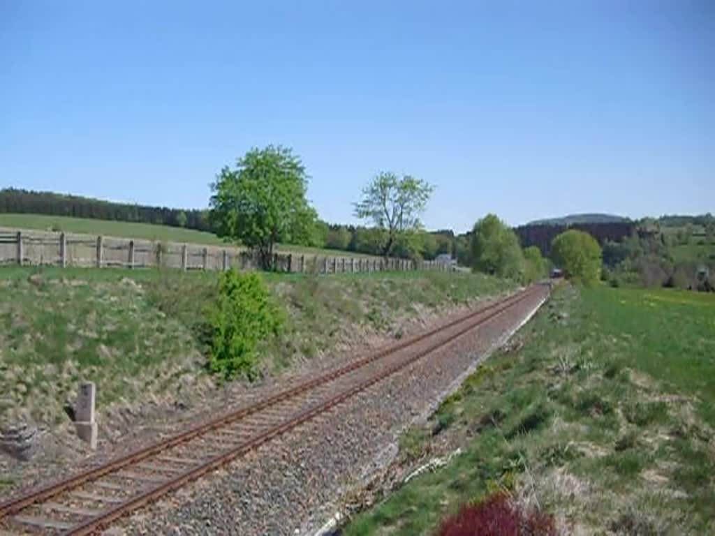 Die Erzgebirgische Aussichtsbahn (772 312-5, 972 711-0 und 171 056-5) war am 08.05.11 wieder unterwegs. Hier in Sehma Richtung Walthersdorf.