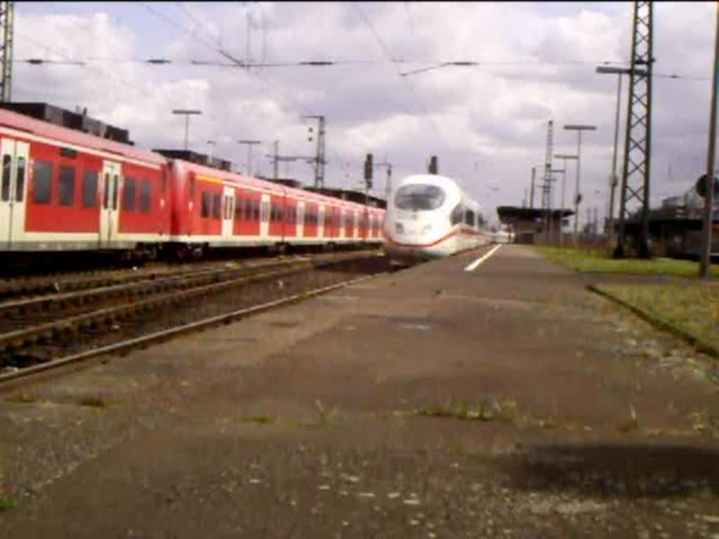 Die ICE3 403 010  Wolfsburg  und 403 011  Wiesbaden  fahren durch Kln-Messe/Deutz in Richtung Kln Hbf. 29.03.08