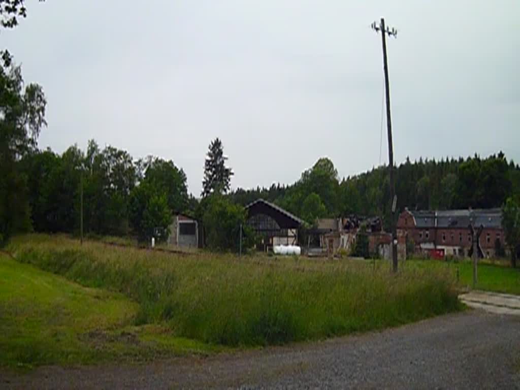 Die Museumsferkel 172 132-3 und 172 171-1 hatten am 28.06.14 eine Sonderfahrt von Chemnitz nach Schleiz-West. Hier sind sie zusehen bei der Rückfahrt in Wüstendittersdorf Schmidtenmühle.