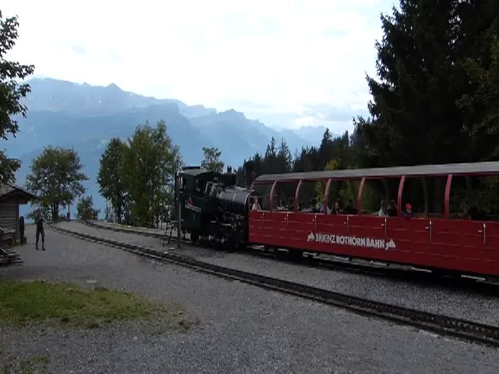 Die Oelbefeuertendampflok Nr 16 schiebt ihren Zug von Planalp in Richtung Rothorn Kulm. 27.09.2013