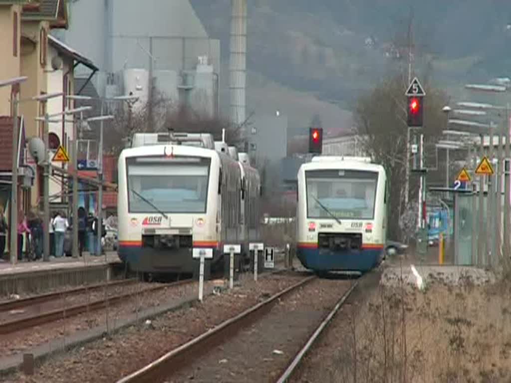 Die OSB 87363 am 22. Februar 2008 um 16:44 Uhr im Bahnhof Oberkirch. Danke fr's Hupen. War das zur Warnung oder als Gru gemeint? Hm.... (0:52 Minuten)