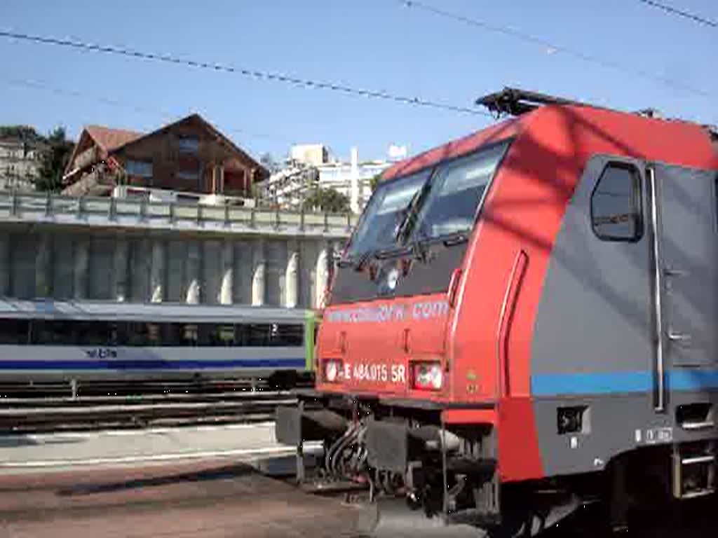 Die Re 484 015 fhrt mit einem CIS-Wagenzug aus Spiez am 16.09.2007