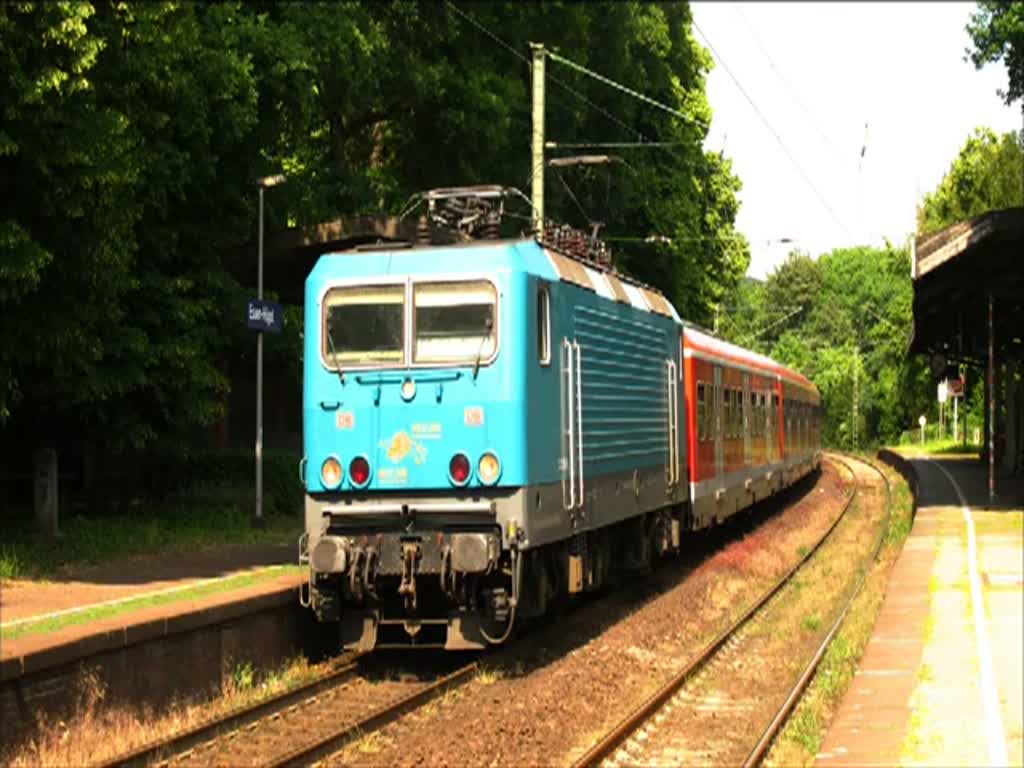 Die S 6 am 3. Juni 2011 in Essen-Hgel mit 143 247 in den Farben des MELEZ-Festivalzuges.
