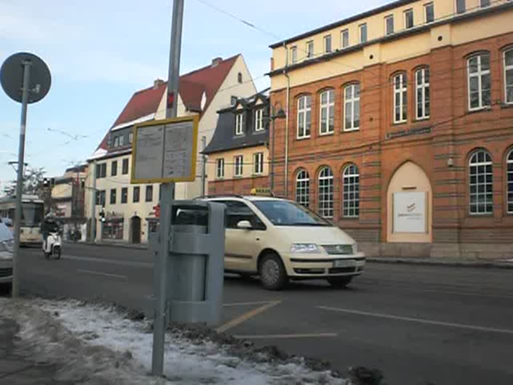 Die Straenbahnlinie 4 nach Lobeda-West nahe der Haltestelle Stadtzentrum.(17.2.2010)