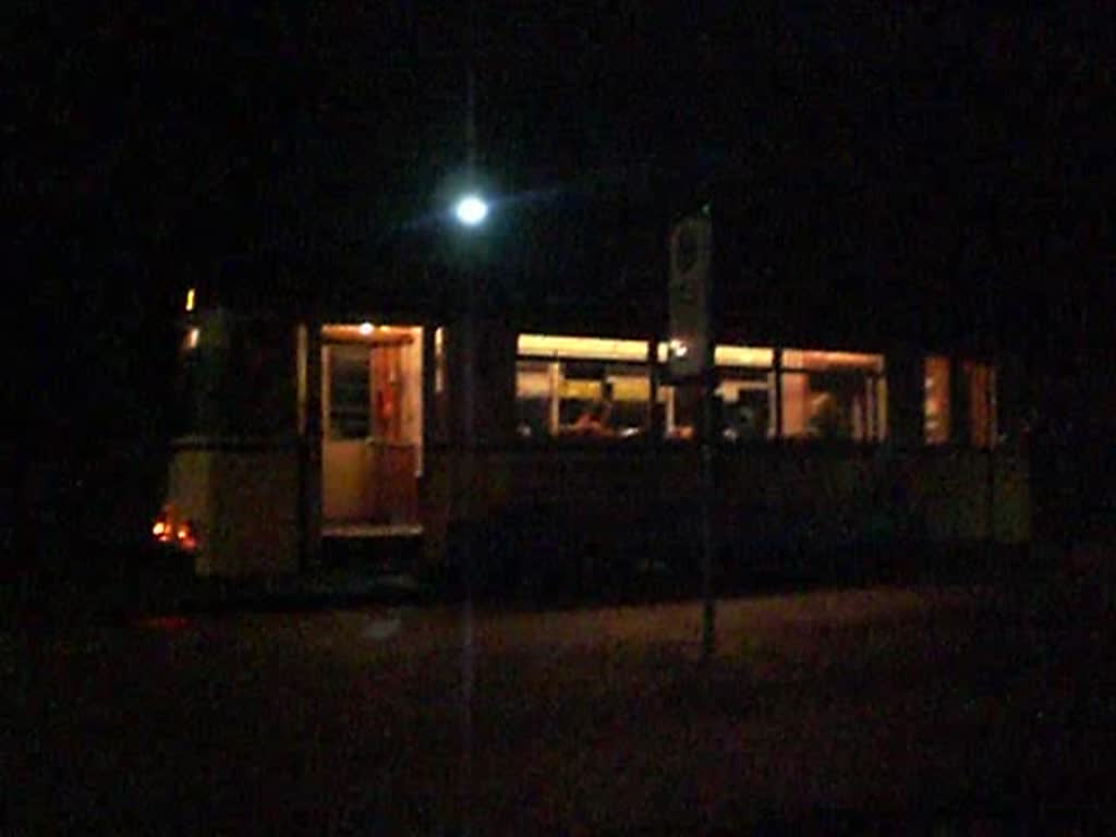 Die Straenbahnlinie 87 nach Woltersdorf,Schleuse am S-Bahnhof Rahnsdorf.(20.3.2010)