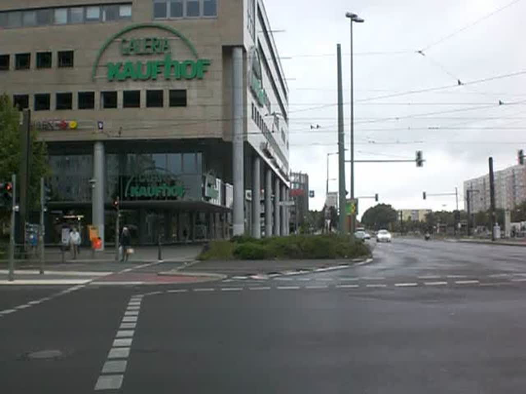 Die Straenbahnlinie M5 nach S-Bahnhof Hackescher Markt am Prerower Platz.