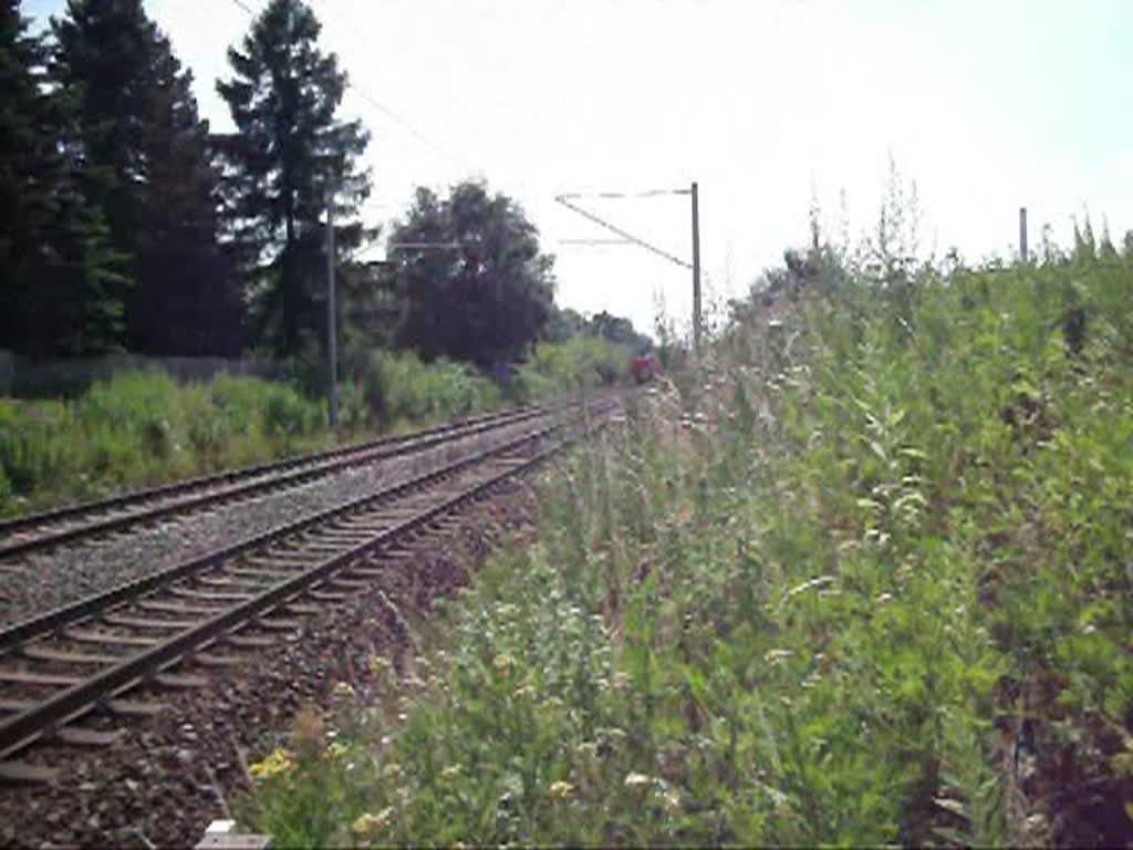 Die V 133 der RBB fuhr am 13.7.10 solo in Richtung Lpz.-Leutzsch. Bahnbergang in Leipzig-Miltitz.