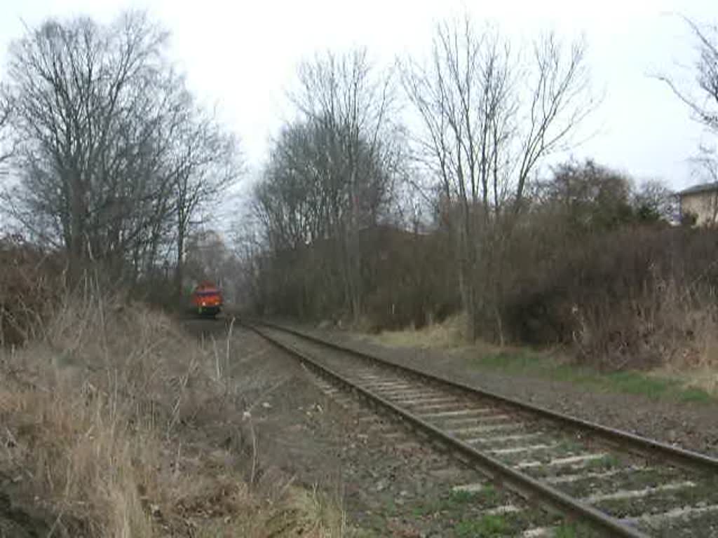 Die V60 der Firma RFH(Rostocker Fischereihafen)hatte am 30.3.10 schwer zuziehen als sie den Holzzug nach Stendal-Niedergrne Richtung 
Rostock-Bramow bringen wollte.