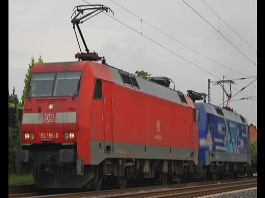 Dieses Doppel htte auch gern andersherum fahren drfen ;-) 152 159-0 mit 152 136-8 und einem Containerzug in Fahrtrichtung Sden. Aufgenommen am 23.07.2010 in Ludwigsau-Friedlos.