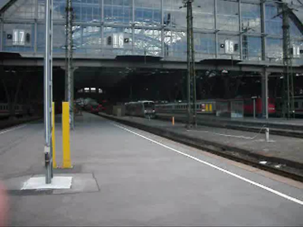 Doppelausfahrt im Leipziger Hbf. MRB88020 zum Flughafen und RE 3709 nach Reichenbach(Vogtl) ob Bf. 18.7.10