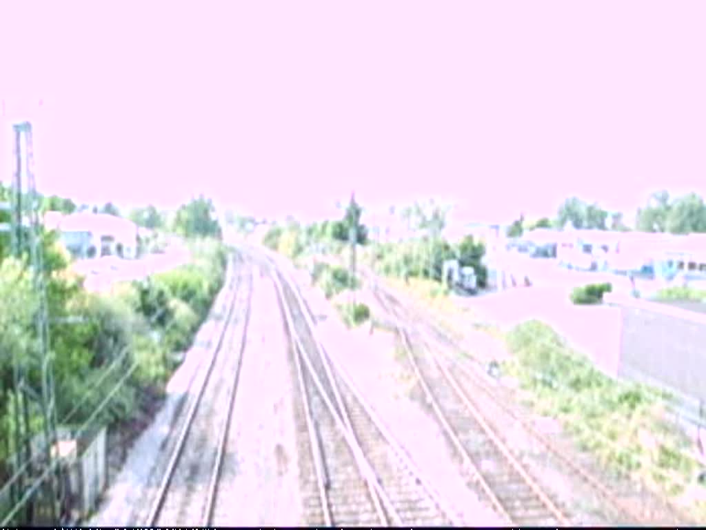 Doppeltraktion Br 185 fahren mit Kesselwagenganzzug durch Radolfzell in Richtung Singen(Htw). 29.07.08 (Wer denselben Zug 2 Kilometer frher sehen will: http://www.bahnvideos.eu/name/einzelbild/number/4876/kategorie/Neuzug%E4nge/digitalfotografie/24.html )