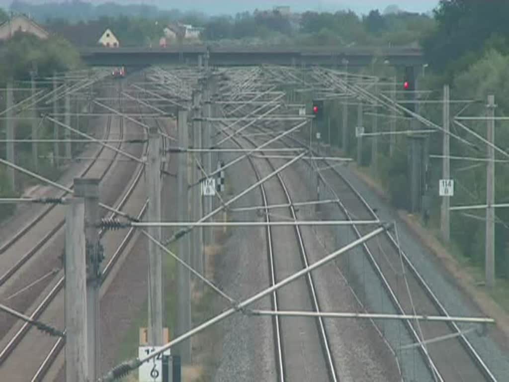 Dreierkonferenz am 29. Juli 2008 auf der Rheintalbahn: Fast htte es geklappt und die Loks wren alle gemeinsam auf einem Bild gewesen. Zwei Gterzge und ein ICE1. Ich werd weiterhin nach was vergleichbarem Ausschau halten :) (2:17 Minuten)