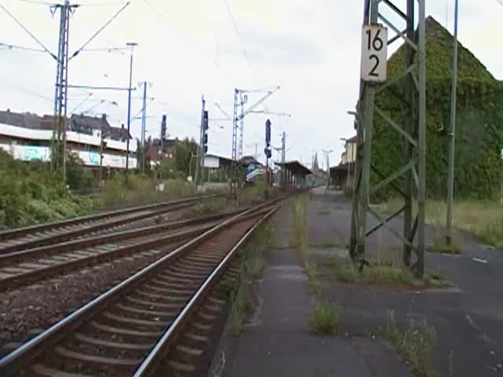 Durchfahrt einer Diesellok Ex DR BR V 100, in Lehrte, am 08.08.10