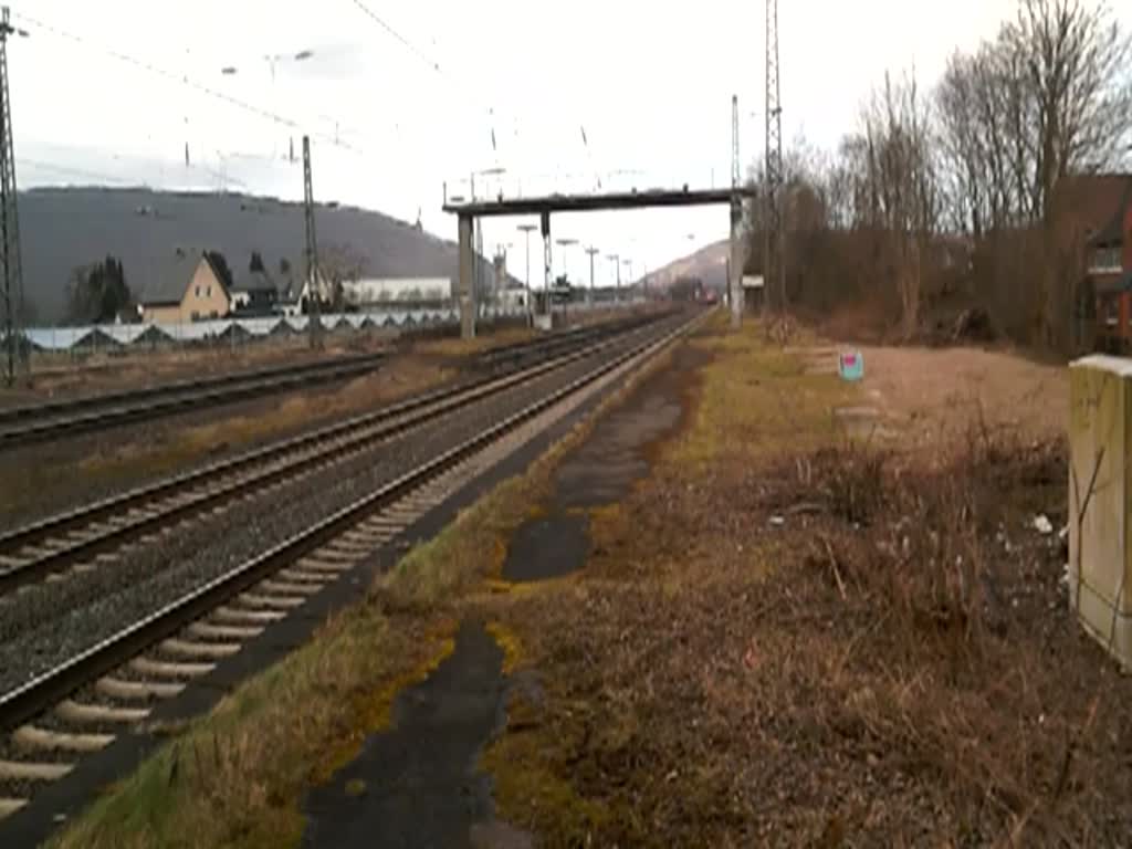 Durchfahrt einer RB durch den ehemaligen Bahnhaltepunkt Vennebeck
Als Schublok eine Lok der BR 111