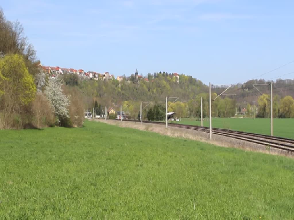 E 40 128 und 212 372(Lr 91340)überführten den SVT 18.16.07 am 19.04.18 von Wustermark nach Lichtenfels. Hier ist die Fuhre bei Orlamünde zu sehen. Gruß an den Tf zurück!