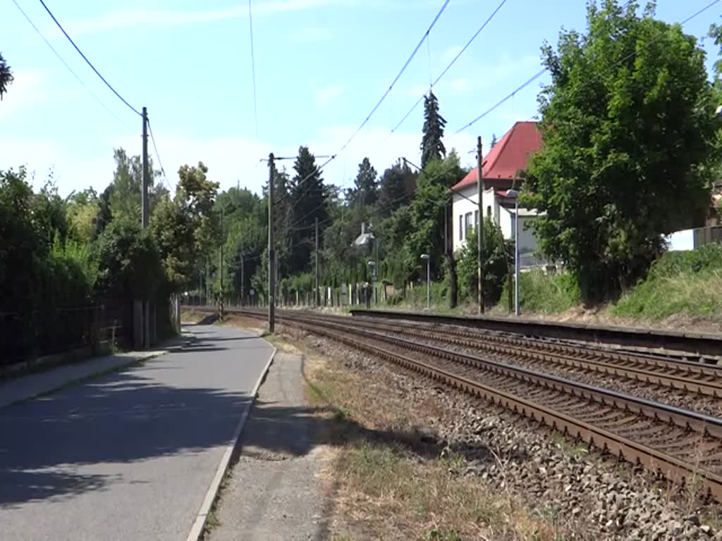 E 479 1002/ 1001 (Zssk) war am 08.07.23 mit dem R 91101 in Černošice zu sehen.