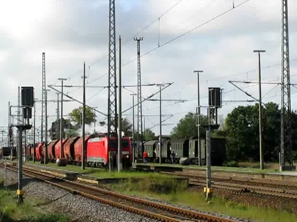 E-Lok BR 189 050-8 -DB AG- durcheilt mit einem Gterzug den Haltepunkt Holthusen, auf seinen Weg nach Schwerin 12.09.2009