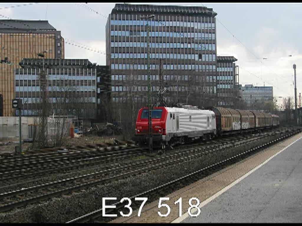 E37 518 von CBRail kommt am 15. März 2011 mit einem Zug mit  Schiebewandwaggons durch Düsseldorf-Rath. 