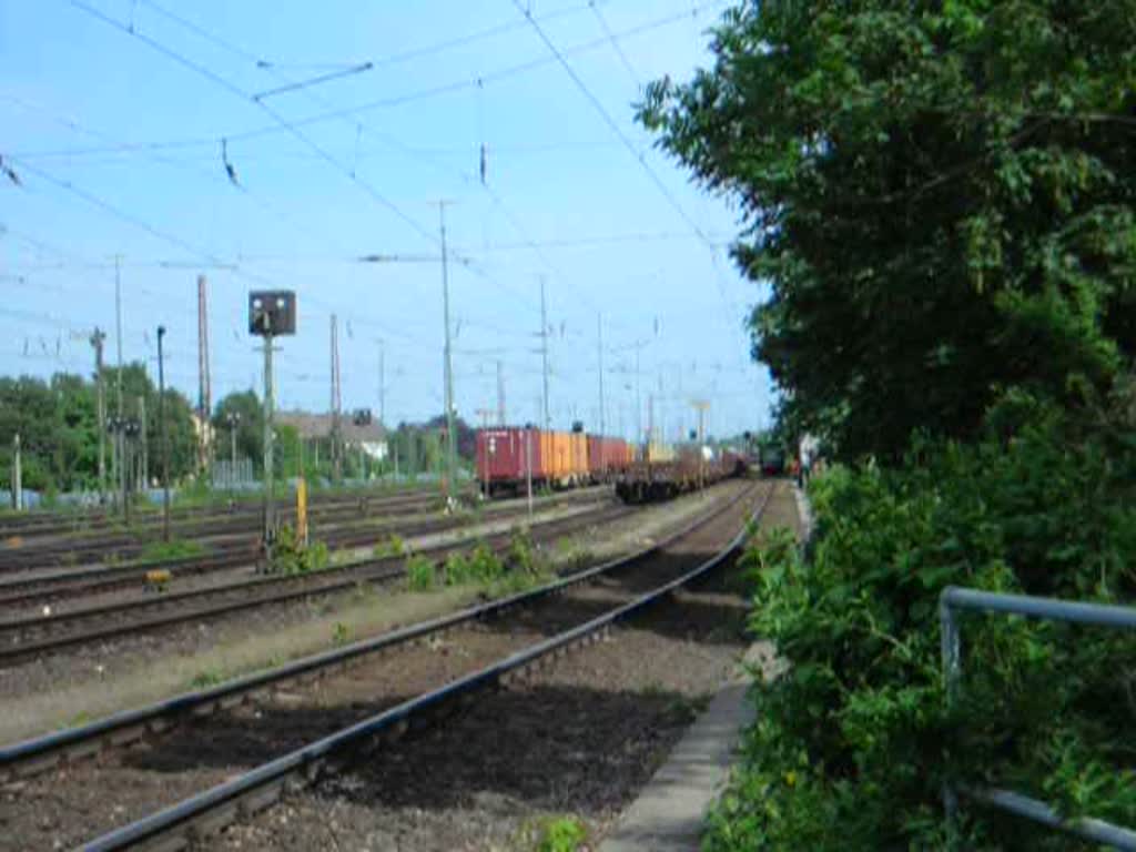 E44 verlsst mit dem Reichsbahnzug den Rangierbahnhof Seelze gen Wunstorf. Hinten hngt 110 511.