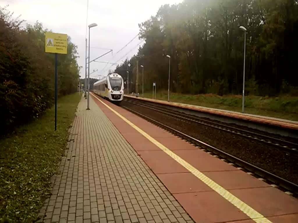 ED78-014 mit Regionalzug von Zielona Gora nach Poznan Glowny in Przylep, 21.10.2017