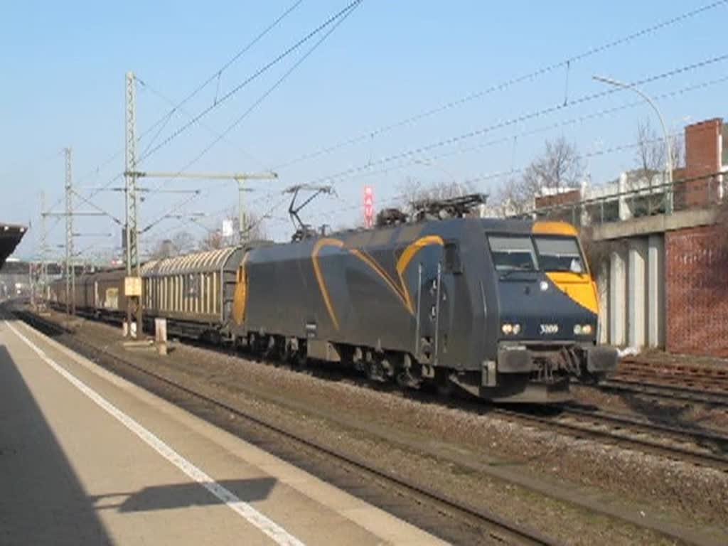 EG 3109 rauscht am 3. Mrz 2011 mit kurzem Zug durch Hamburg-Harburg in Richtung Maschen.