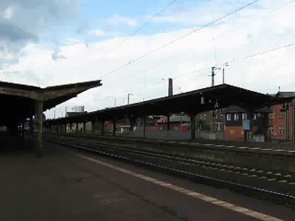 Ein- und Ausfahrt des IC 2151, Dsseldorf - Berlin Gesundbrunnen, in Bebra. Zuglok ist 101 141-0. 11.07.2009.