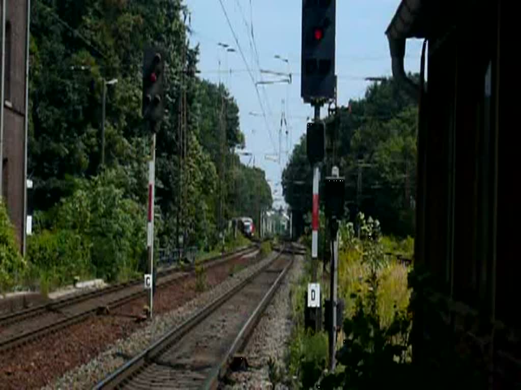Ein Desiro ist als RB auf dem Weg nach Saalfeld (Saale). Hier durchfhrt er Leipzig-Leutzsch auf Gleis 3. Am Ende grinst Stefan in meine Kamera! ;-) (15.08.2009)